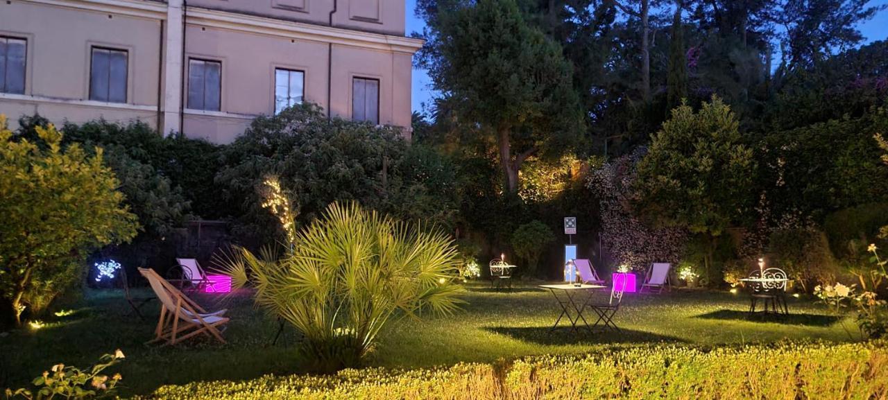 Villa Riari Garden Roma Ngoại thất bức ảnh The garden at night