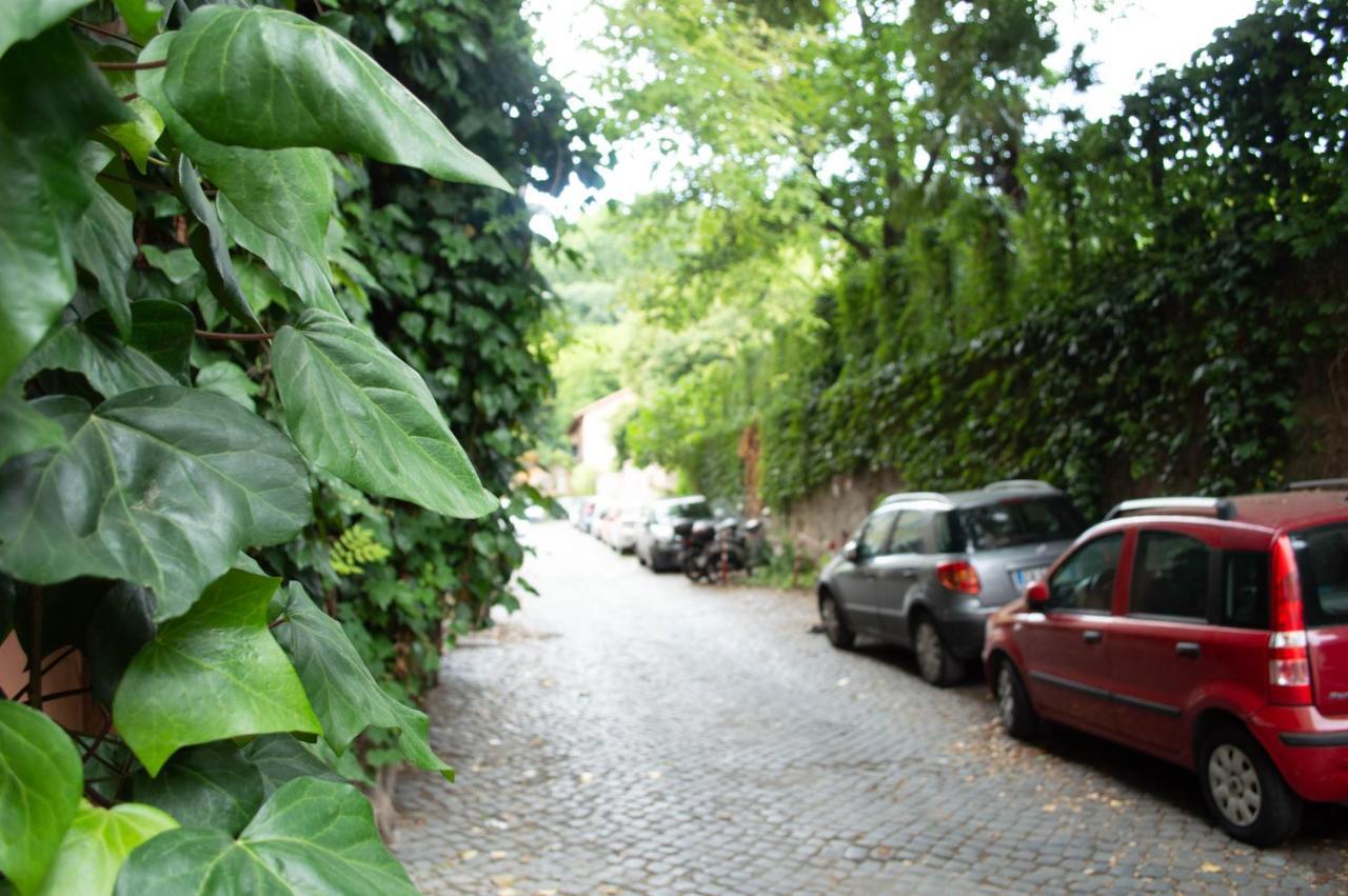 Villa Riari Garden Roma Ngoại thất bức ảnh A street in the quarter